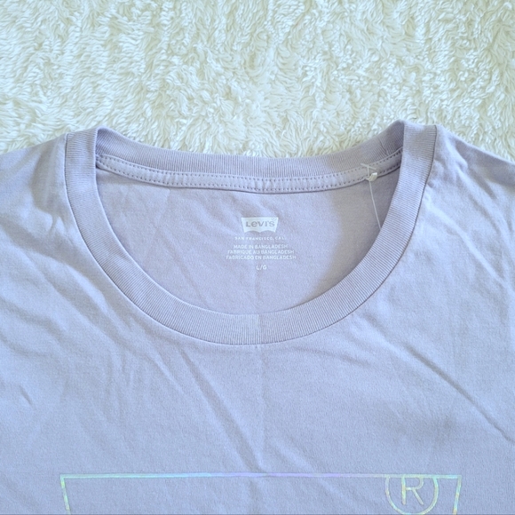 Levi's Light Lavender💜 with Iridescent Logo Tee👕 - NWT - Picture 3 of 15